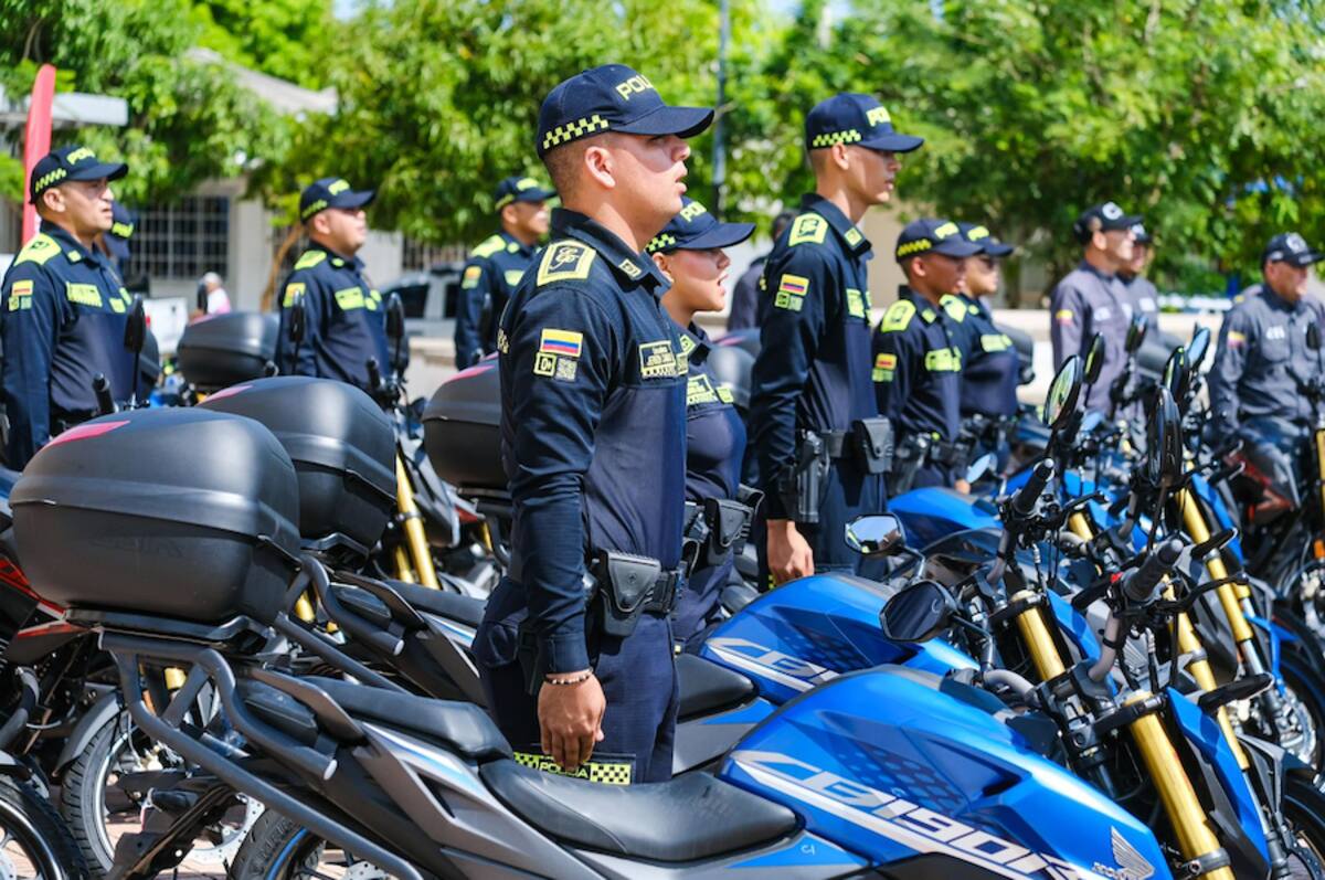 La Gobernación del Atlántico hizo entrega de 43 motocicletas a la Policía Nacional.//Cortesía.