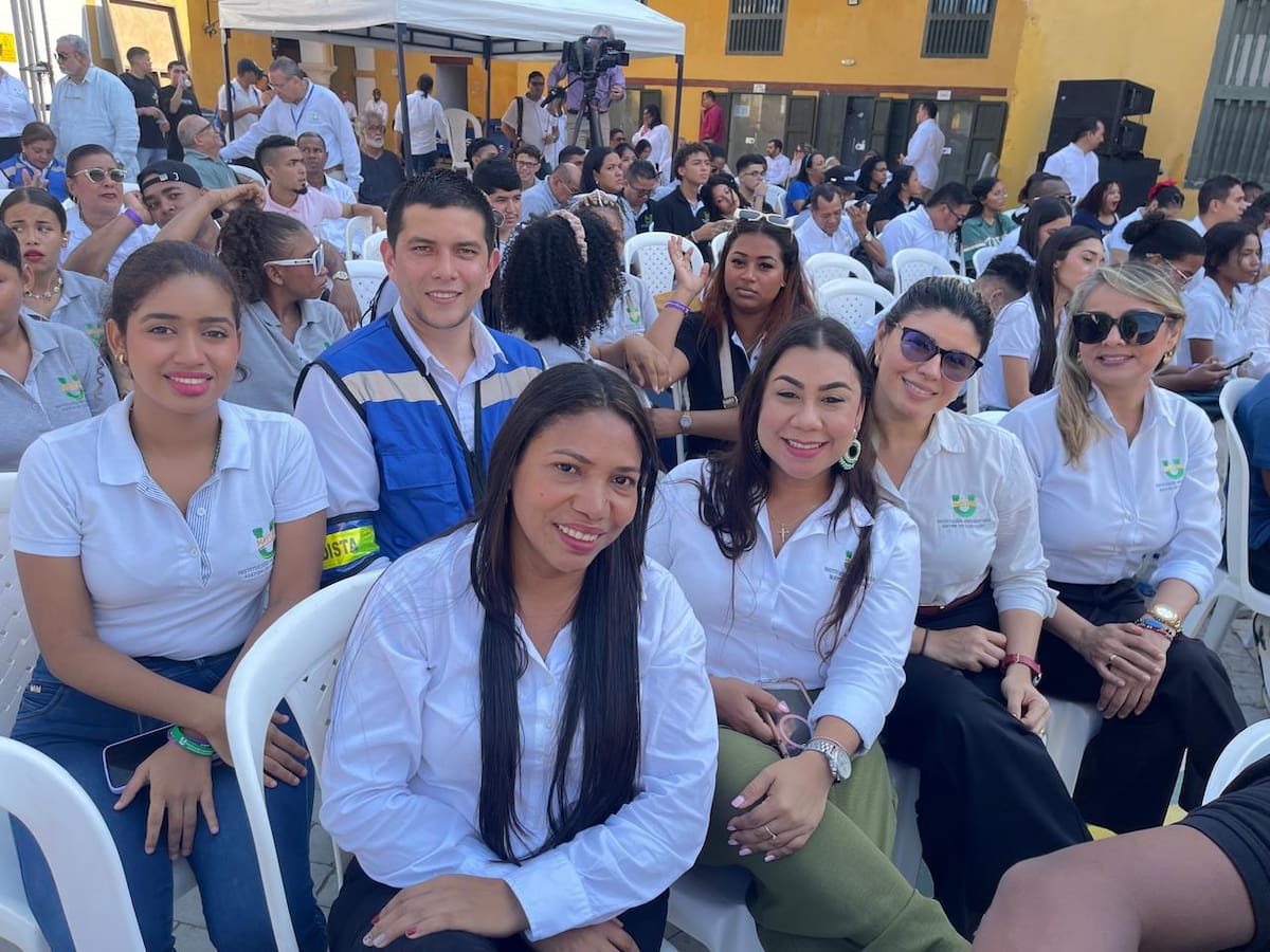 Sirlenys del prado, Johana Pineda, Gloria García, Marina Llamas. En el fondo Robert Coavas y Andrea Orozco. // Foto: El Universal.