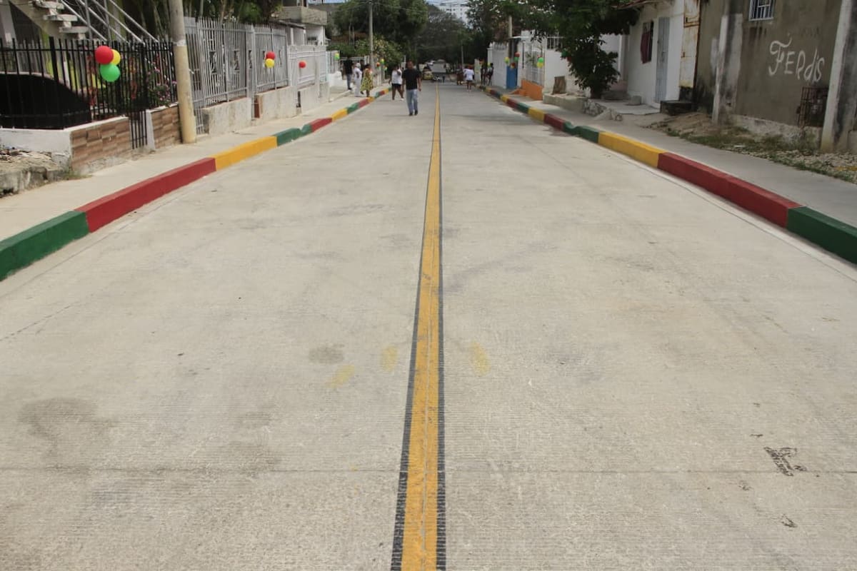 Entrega de obras de pavimentación en Daniel Lemaitre. // Foto: Julio Castaño - El Universal