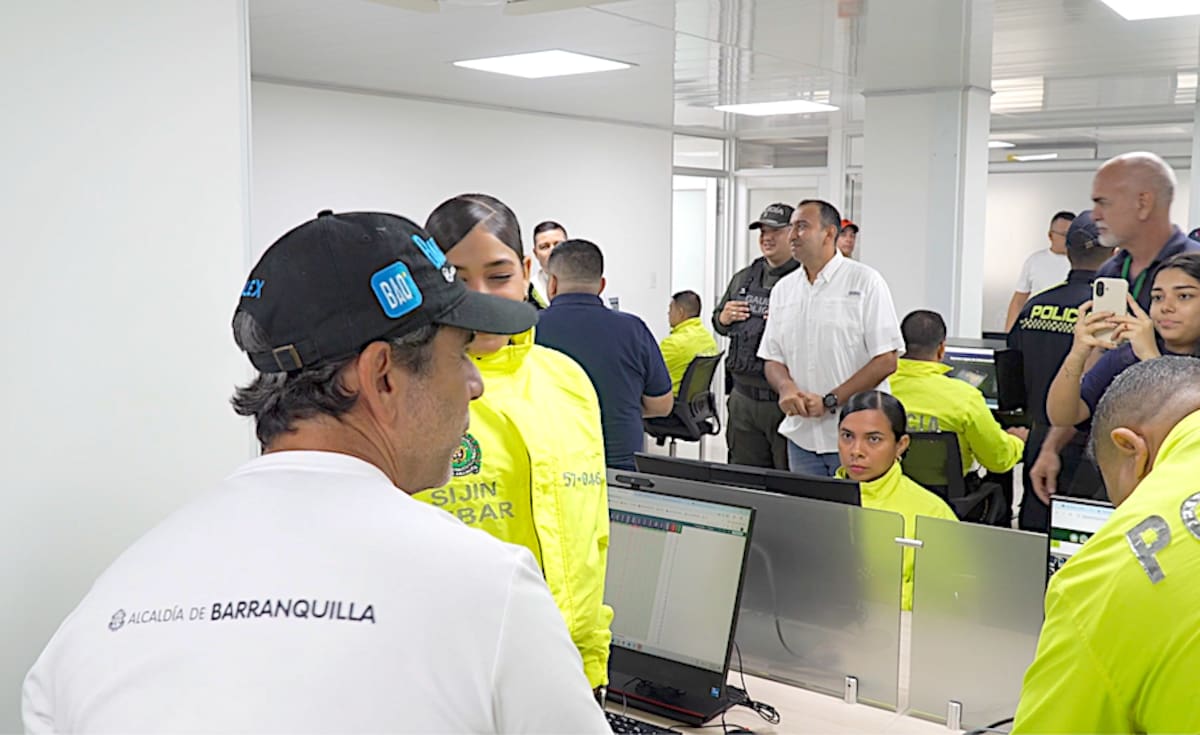 El alcalde Alejandro Char dijo que, la Alcaldía de Barranquilla, de la mano con la Gobernación del Atlántico, ha venido haciendo inversiones, a través de la Tasa de Seguridad, con la entrega de herramientas para la operatividad de la fuerza pública.//Cortesía Alcaldía de Barranquilla.