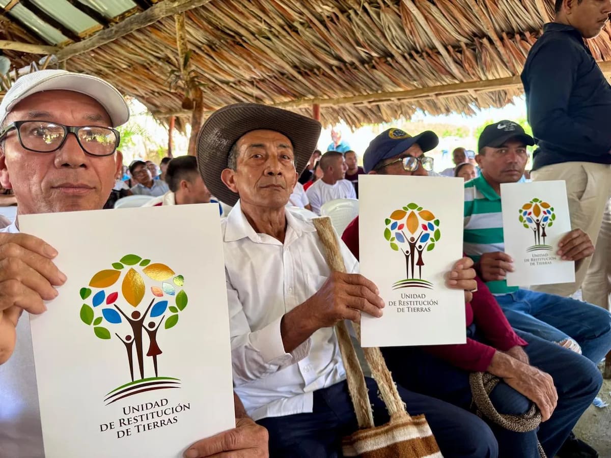 Entrega de títulos de propiedad. // Unidad de Restitución de Tierras
