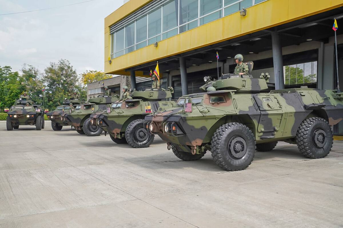 EE. UU. entrega 11 vehículos blindados a Colombia tras reunión de Petro y Trump