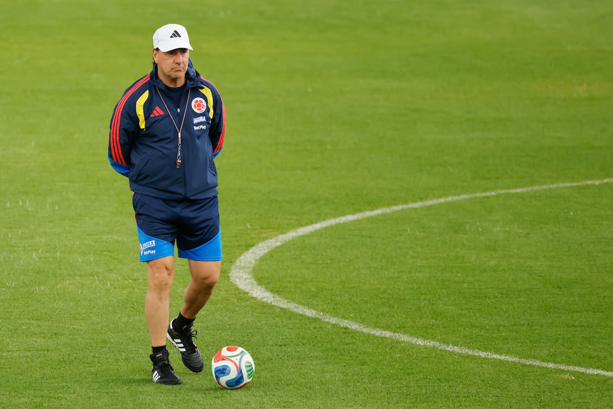 El entrenador Néstor Lorenzo debe mejorar varios puntos en la plantilla para competir en el Mundial. //Foto, EFE: Carlos Ortega