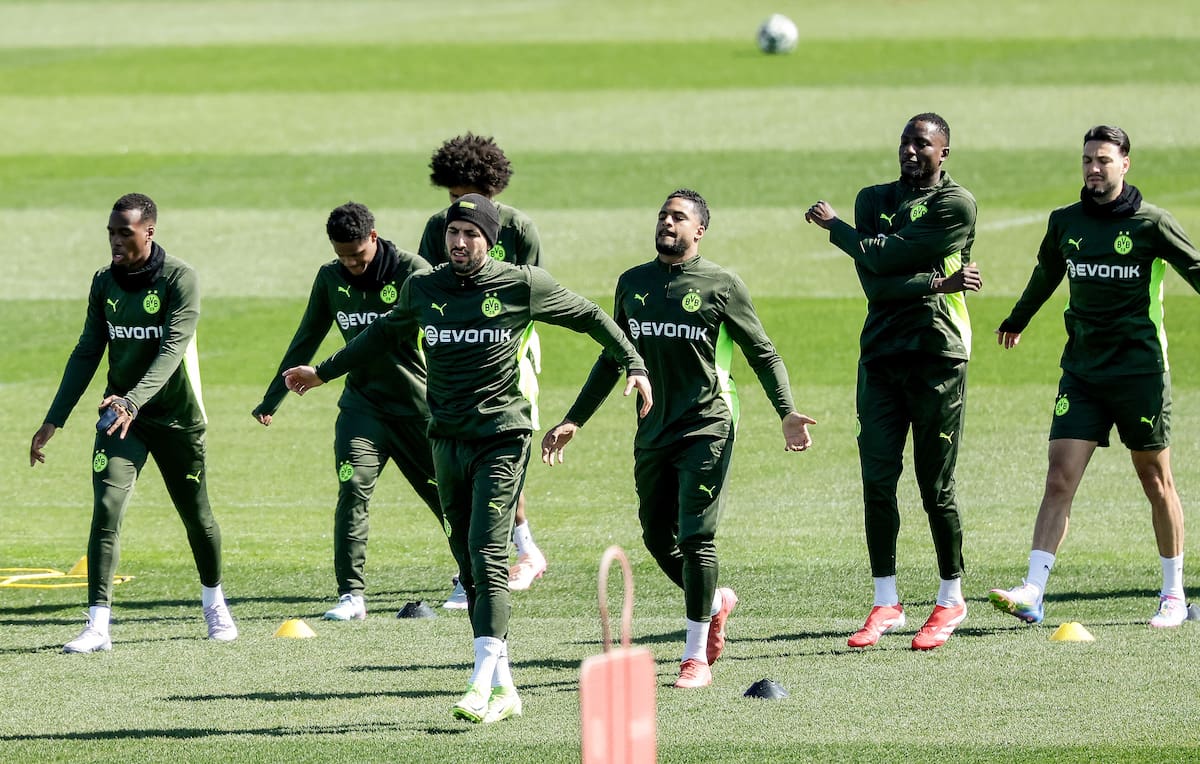 Entrenamiento de los jugadores del Borussia Dortmund previo al partido de Champions contra Barcelona. //EFE