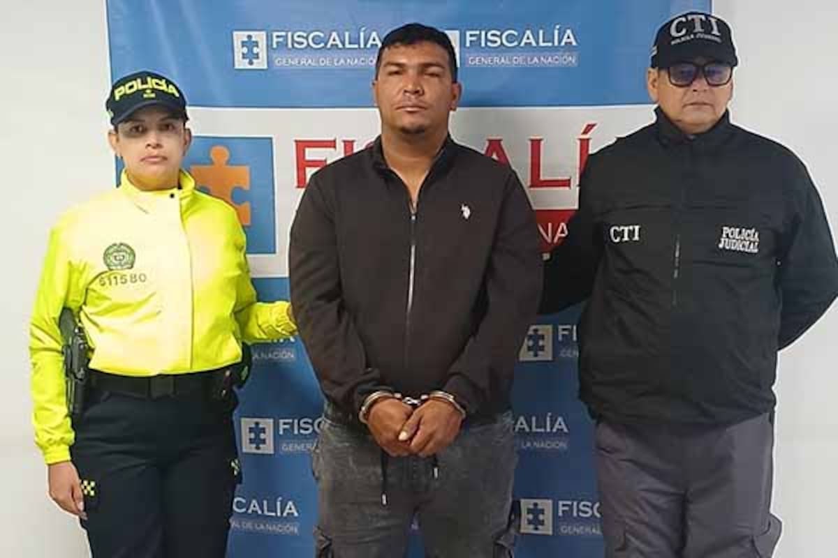 A prisión agente de tránsito señalado de acechar y maltratar a su expareja