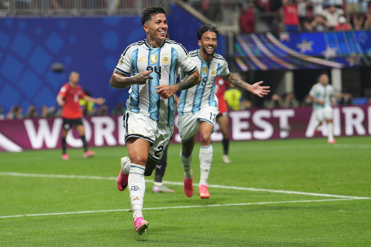 El argentino Enzo Fernández marcó el gol número 3.000 de los Mundiales. //Foto, AP: Jacob Kupferman