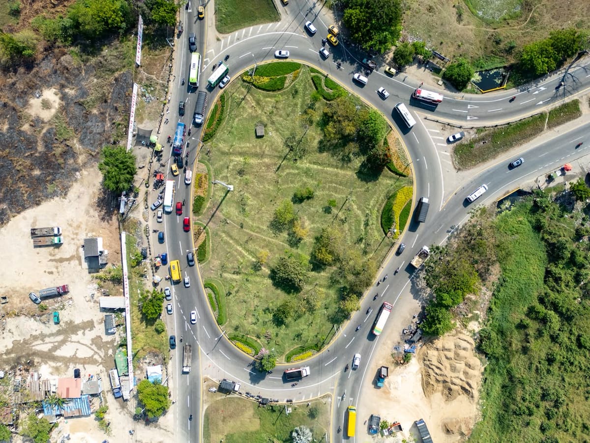 EPA Cartagena recupera la rotonda de El Pozón con la siembra de 100 nuevos árboles. // Foto: EPA Cartagena