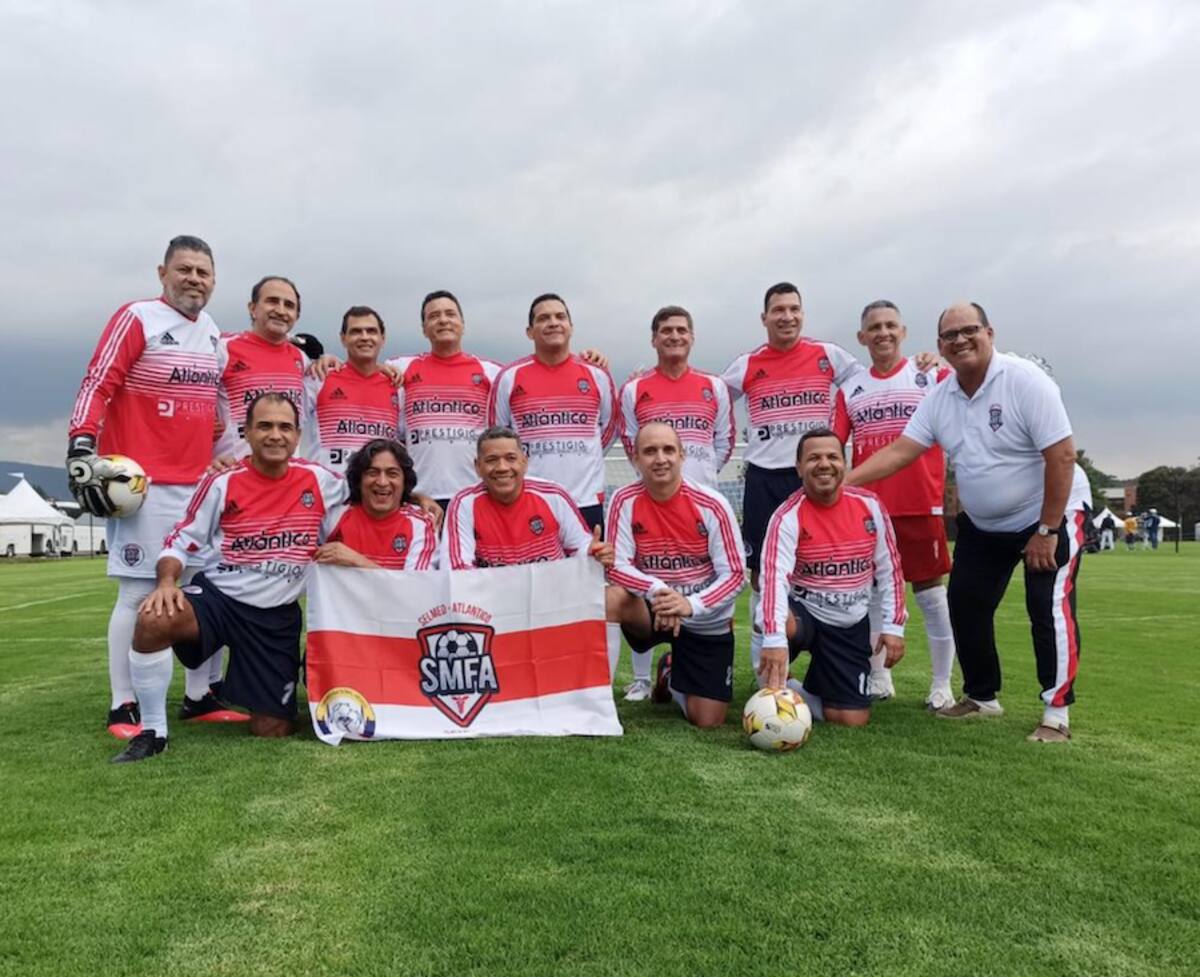 Equipo masculino de médicos del Atlántico que estará participando en el Torneo Nacional de Fútbol Médico y del Simposio de Salud en el Deporte que se celebrará en Barranquilla.//Cortesía Prensa Torneo de Fútbol Médico.