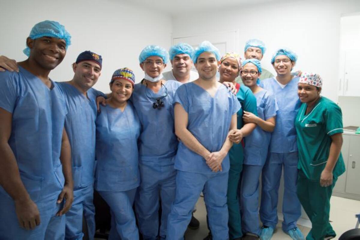 El equipo de la cirugía: José Luis Pérez Olivo ( Medicina materno fetal), Mauricio Gómez Bossa (Medicina materno fetal), Lía Margarita Matera Torres (Ginecóloga), Leonardo Domínguez De La Ossa (Neurocirujano pediatra), Rubén Teherán Martínez (Anestesiólogo), Óscar Lavalle López (Medicina materno fetal), Rossiny Caraballo Gómez (Instrumentadora quirúrgica), Gina Arrieta Caraballo (Instrumentadora quirúrgica), Rafael Arenas (Anestesiologo), Hernando Alvis (Residente II año Neurocirugía) y Yulixa Morales Paba (Auxiliar de enfermería). CORTESÍA