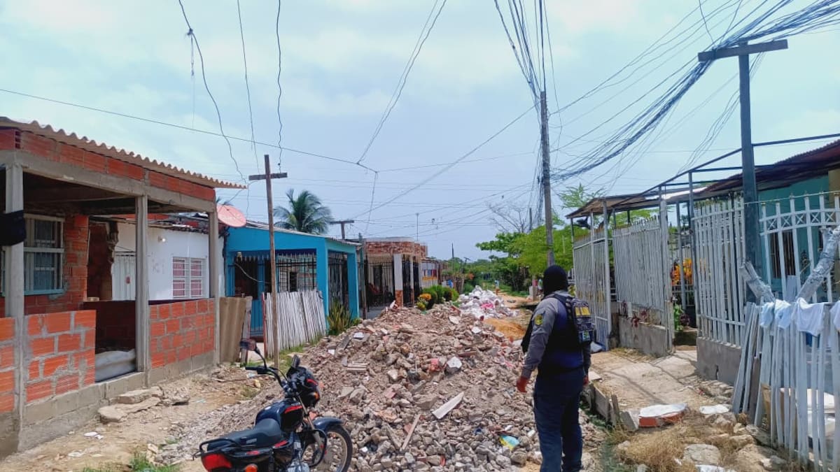 Escombros dejados en las calles del barrio Olaya, en Cartagena. // Foto: cortesía Guardia Ambiental Colombiana