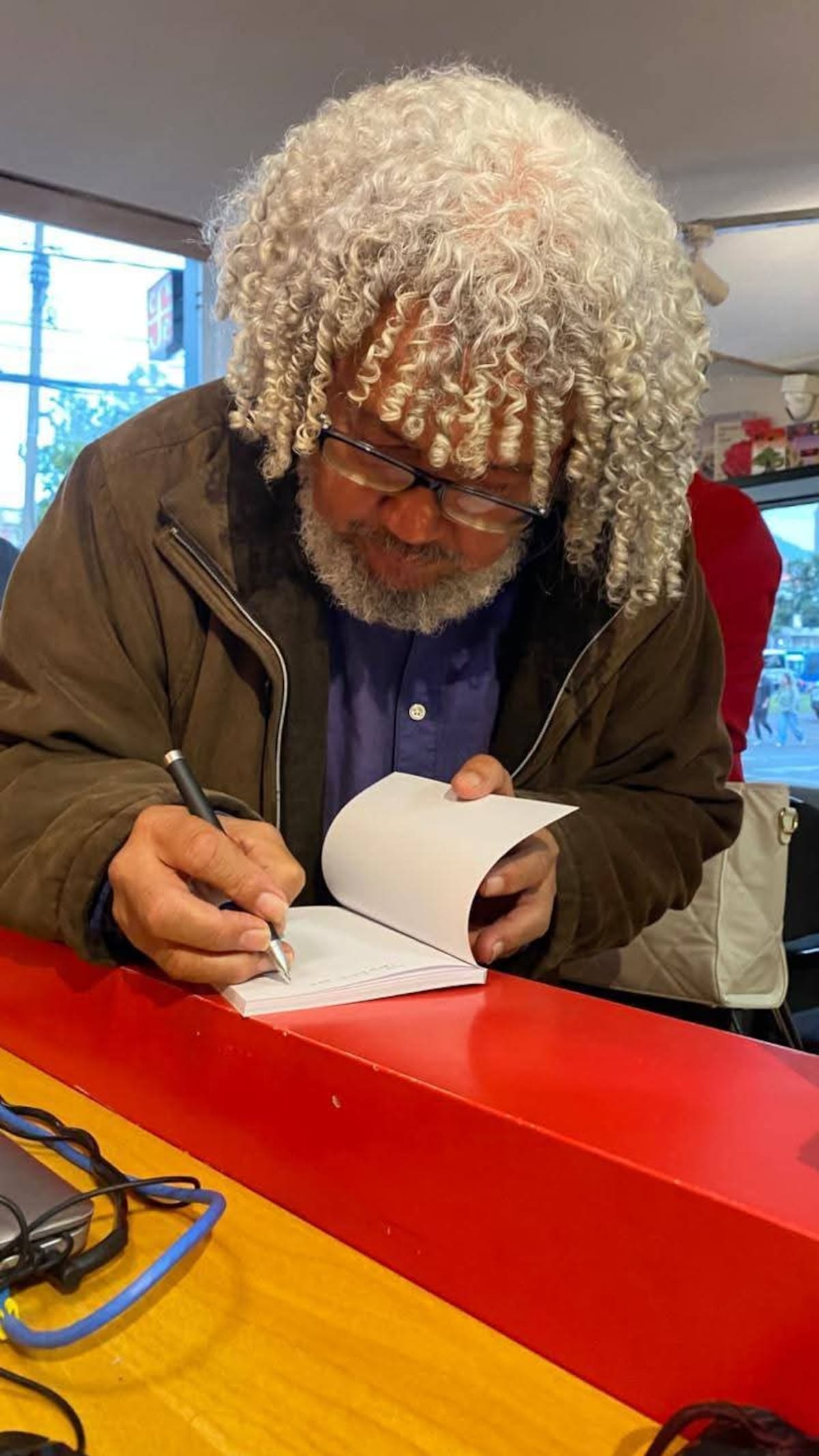 Escritor colombiano Iván González García. //Foto: Cortesía