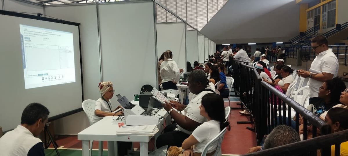 Escrutinios en el Coliseo de Combates de Cartagena tras las votaciones de Senado, Cámara y consultas interpartidistas 2026. // Foto: Óscar Díaz - El Universal
