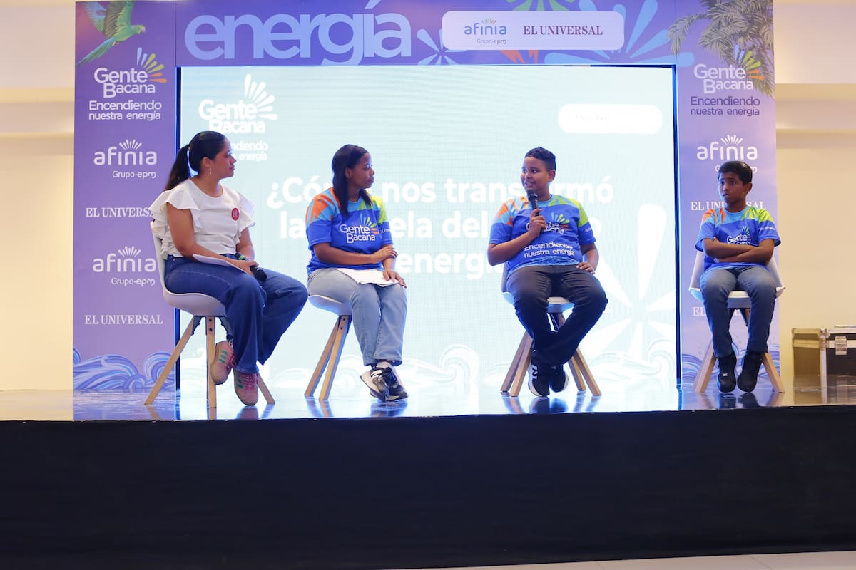 conversatorio “¿Cómo se transformó la Escuela del Ahorro?”, en el que participaron los estudiantes Sebastián Cogollo, Elías Barrios y Yorgelis Guillén, junto a Melissa Mendoza, editora de Proyectos Especiales de El Universal // Luis Herrán.