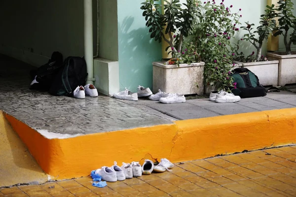 Momentos de pánico: alumno armado irrumpe en una escuela y desata el terror