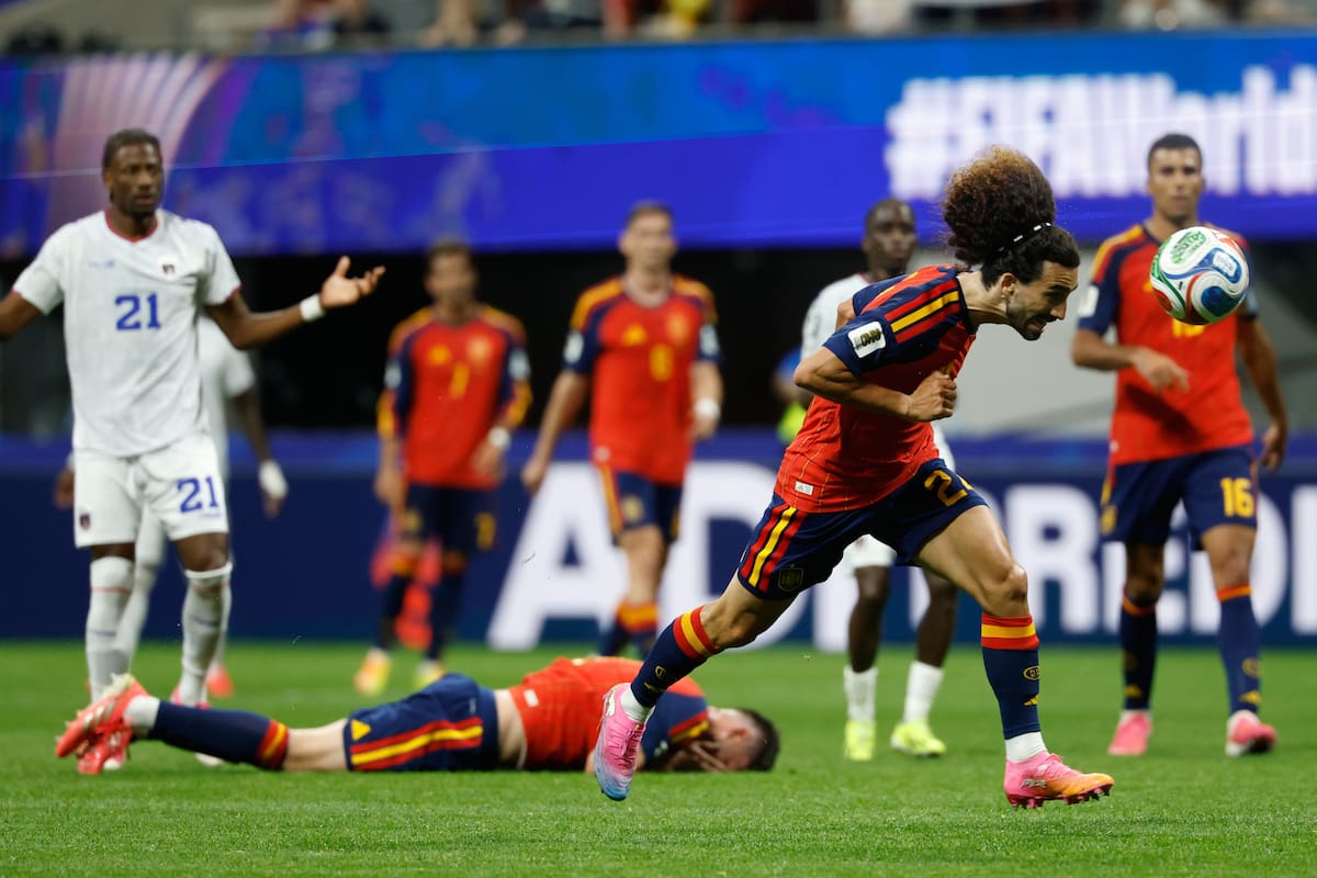 El español Marc Cucurella fue el mejor jugador del partido en el duelo entre España y Cabo Verde. //Foto, AP: Erik S. Lesser