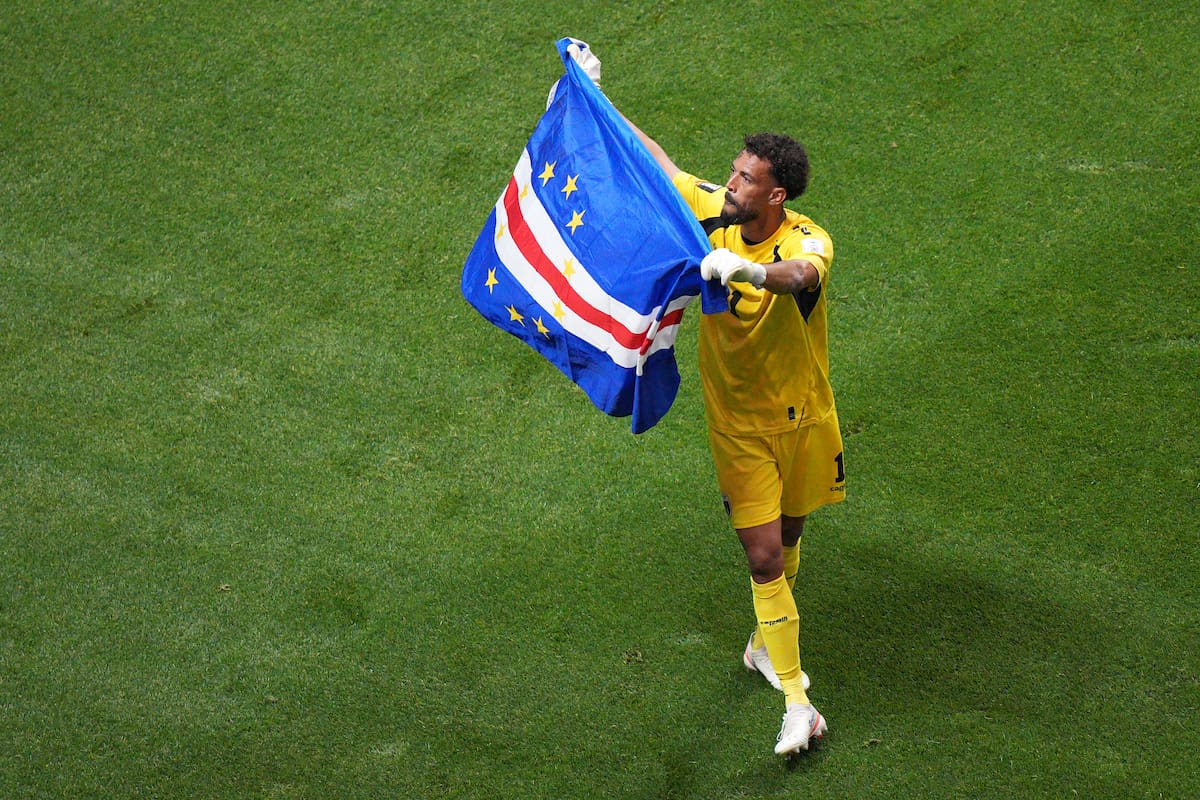 El portero de Cabo Verde Vozinha fue figura en el duelo contra España en su debut en el Mundial. //Foto, AP: Jacob Kupferman