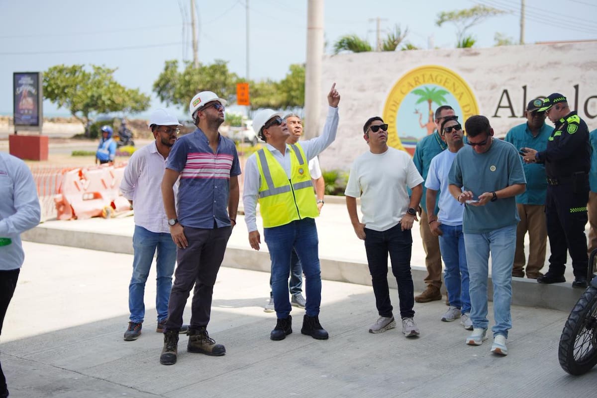 El alcalde Dumek Turbay inspeccionó las obras finales de la nueva Estación de Bomberos de Bocagrande, una infraestructura considerada estratégica para la seguridad náutica, la gestión del riesgo y la atención integral de emergencias en la ciudad, especialmente de su zona norte e insular. // Foto: Cortesía - Alcaldía de Cartagena.