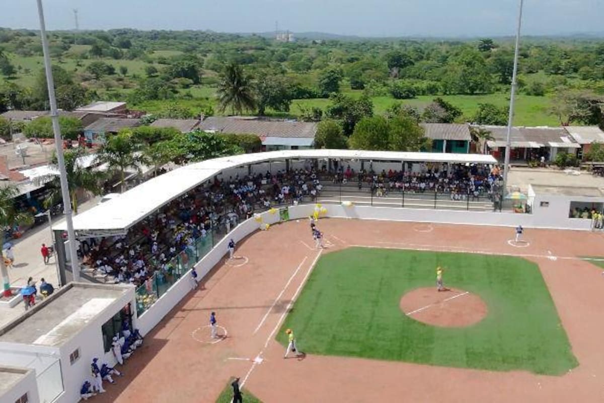Clemencia estrena gran estadio de béisbol y softbol
