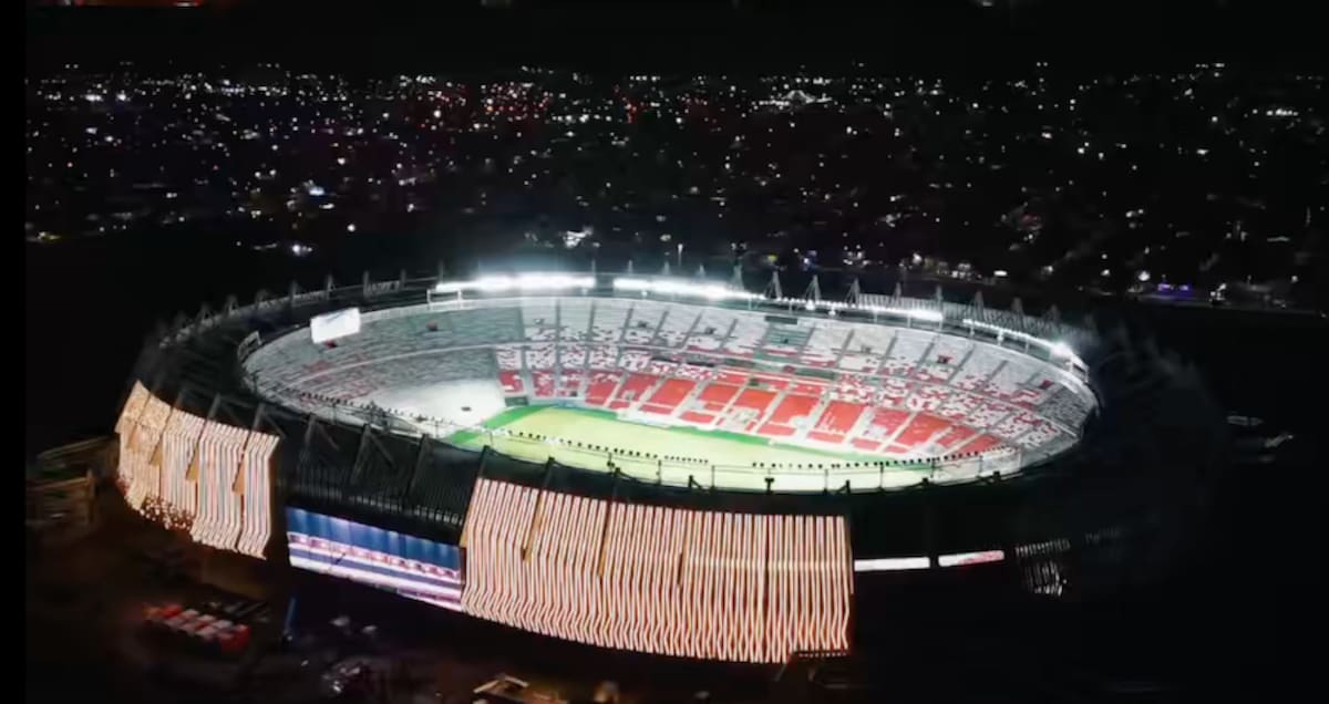 Vista aérea nocturna del Estadio Metropolitano Roberto Meléndez, que el sábado 21 de noviembre acoge la final de la Copa Conmebol Sudamericana entre Atlético Mineiro de Brasil y Boca Juniors de Argentina.//Cortesía @alcaldiabquilla.