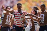 ¡Avanzó otro anfitrión! Estados Unidos se metió en dieciseisavos del Mundial