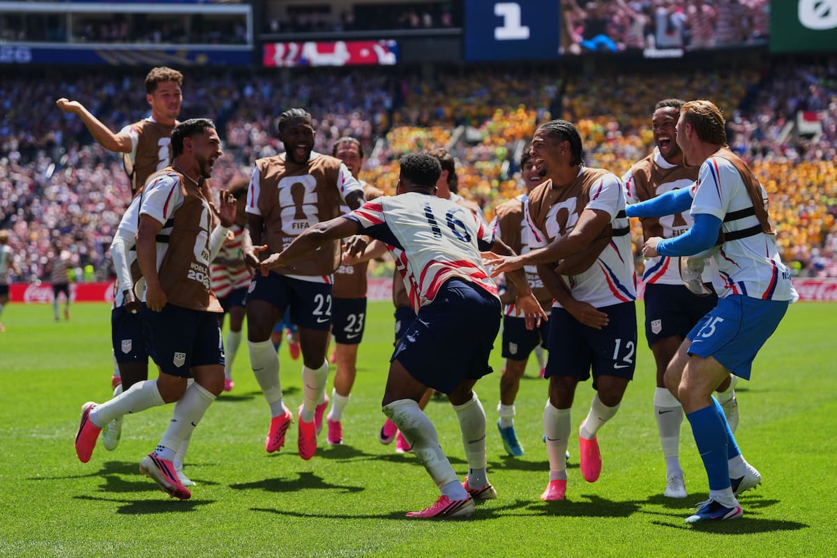 Estados Unidos derrotó a Australia y avanzó a los dieciseisavos del Mundial. //Foto, AP: Manu Fernandez