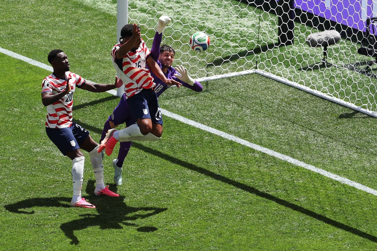 El estadounidense Alex Freeman (16) marcó el segundo gol contra Australia en el Mundial. //Foto, AP: Maddy Grassy