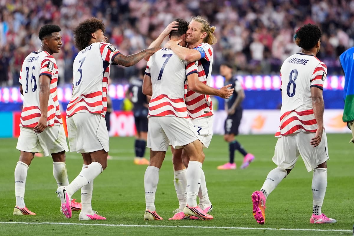 El estadounidense Giovanni Reyna (C) selló la goleada de Estados Unidos sobre Paraguay en el inicio del Grupo D en el Mundial 2026. //Foto, AP: Mark J. Terrill