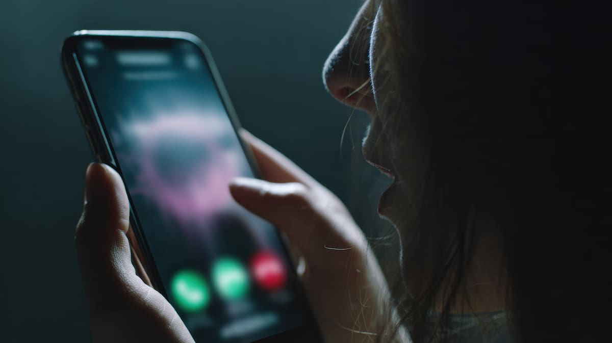 Las estafas por WhatsApp son comunes: evite caer en ellas. // 123RF.