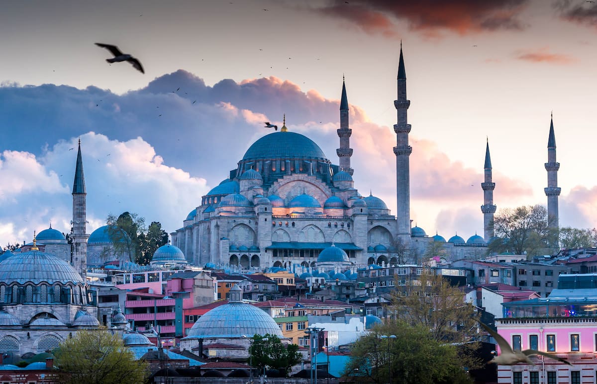 Estambul la capital de Turquía, ciudad turística oriental // 123rf.