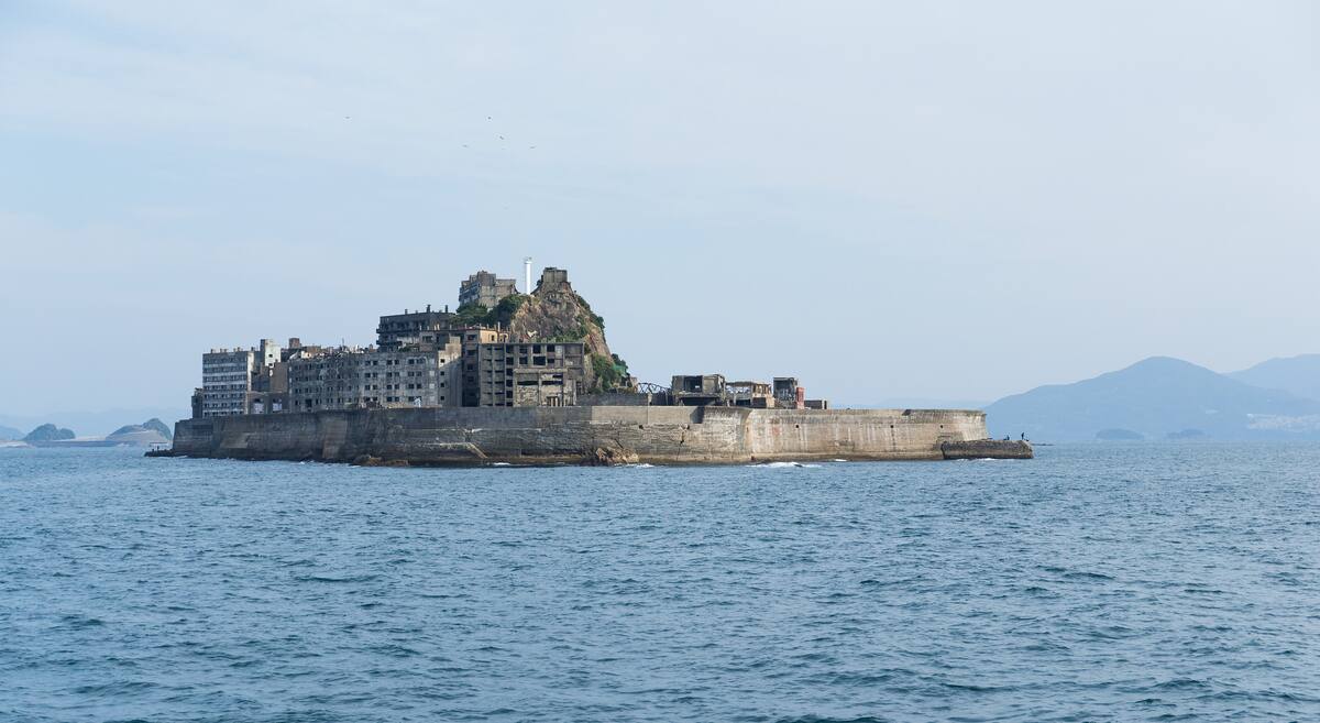 Los recorridos hacia Hashima, Japón salen desde Nagasaki con guías expertos. //123.rf