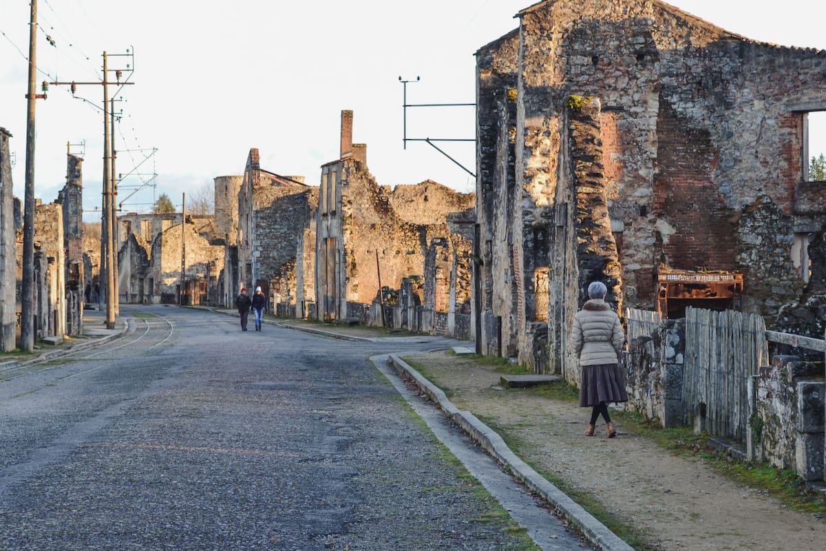 Edificio destruido durante la Segunda Guerra Mundial en Oradour Sur Glane Francia.//123rf.