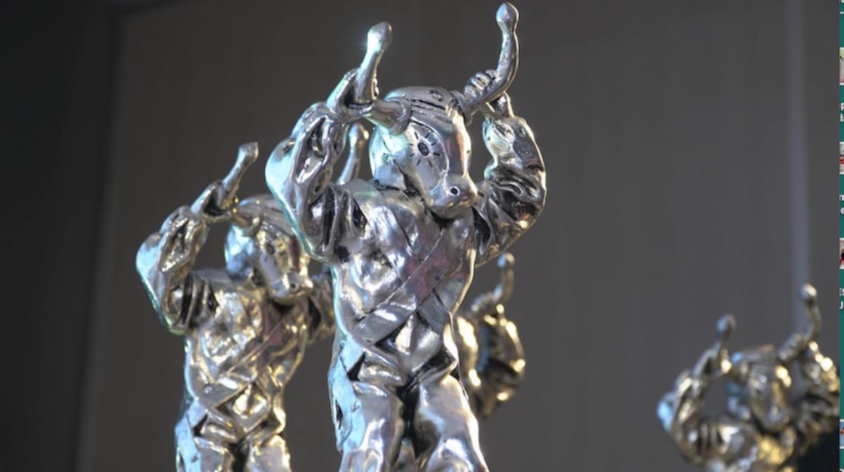 Estatuillas como estas se entregarán a los ganadores de las mejores crónicas Carnaval de Barranquilla 2026.//Cortesía Carnaval de Barranquilla..