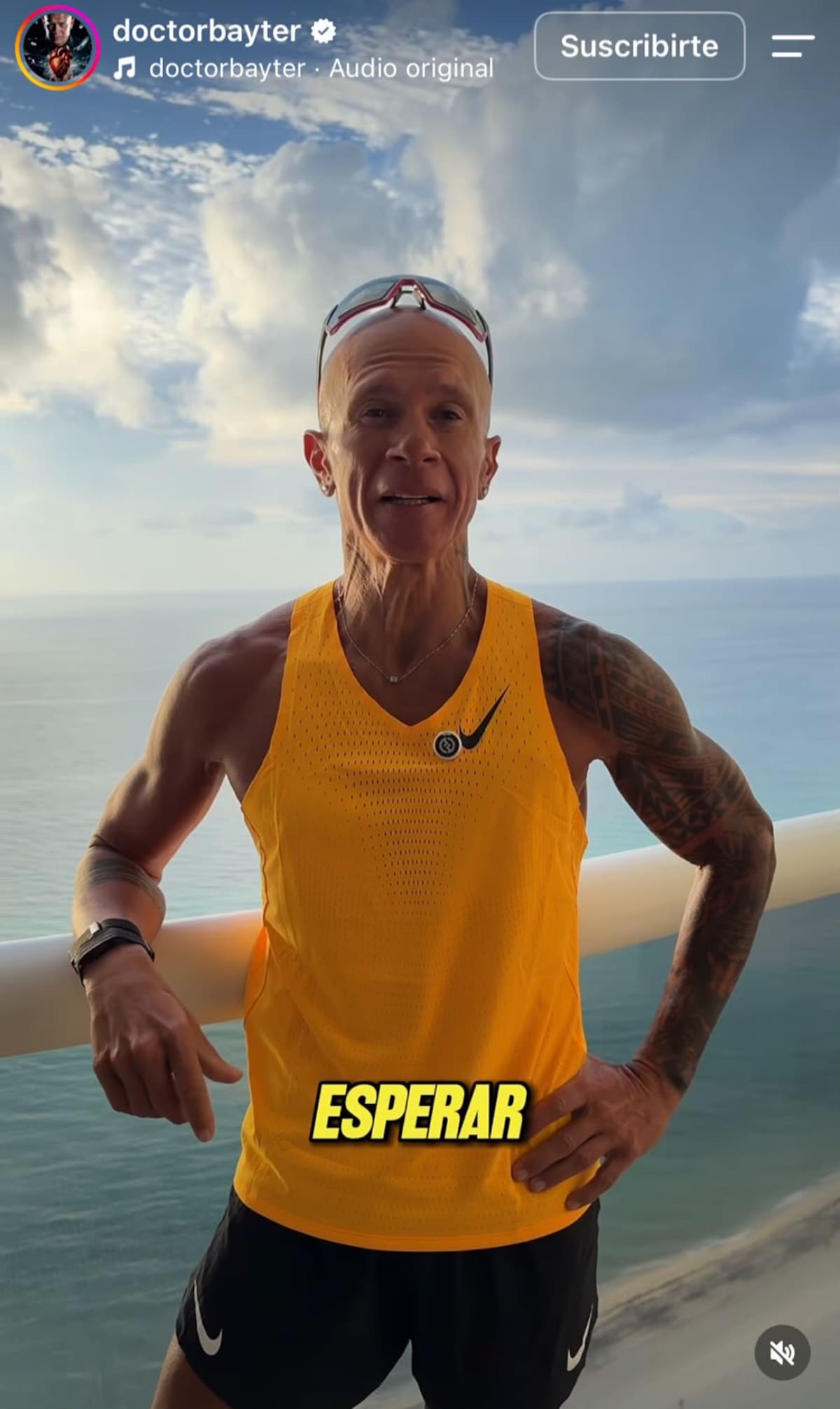 El Doctor Bayter ha generado comentarios entre sus seguidores por el cambio que ha tenido en su apariencia física.// Captura de video