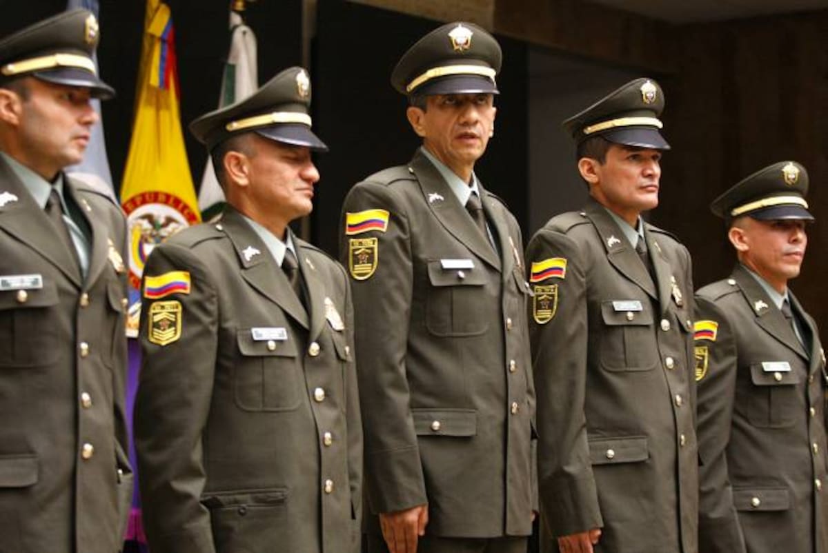 En el acto, visiblemente emocionados estuvieron presentes: el sargento César Augusto Lasso; el sargento José Libardo Forero; el sargento Jorge Humberto Romero; el subintendente Carlos Duarte y el intendente Wilson Rojas Medina. COLPRENSA