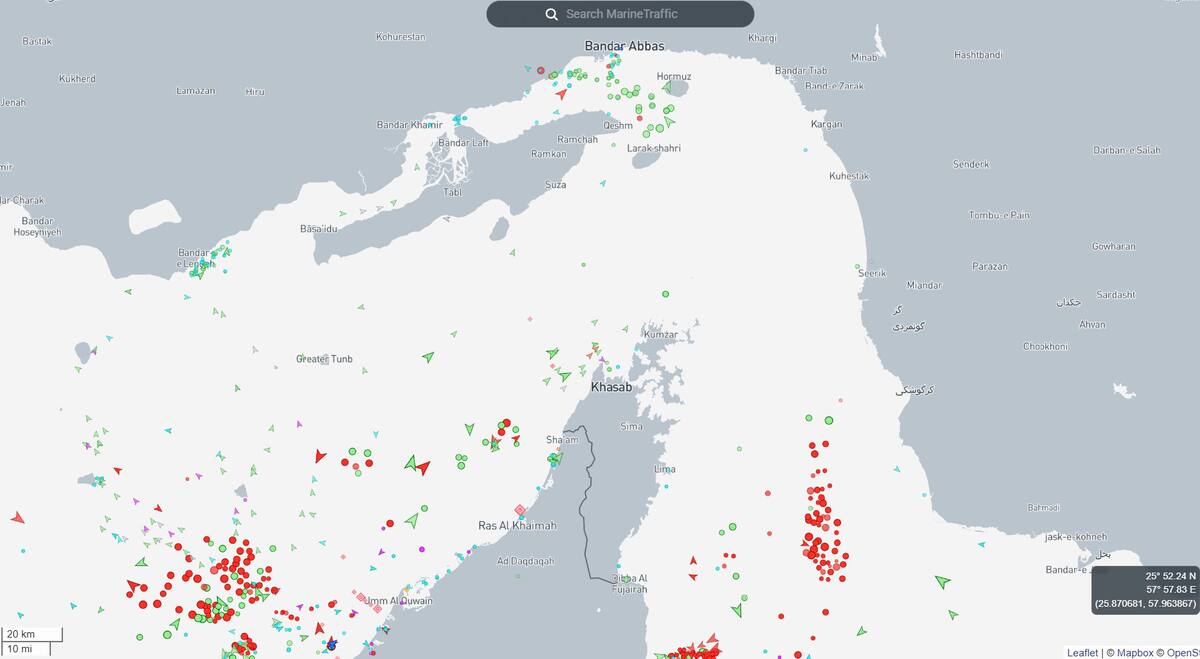 Captura tomada del sitio web Marinetraffic.com del tráfico marítimo en el estrecho de Ormuz el 4 de marzo de 2026. //EFE - Marinetraffic.com
