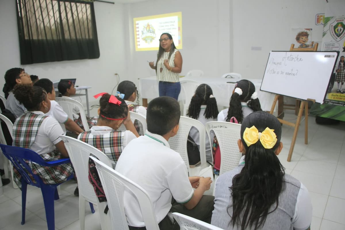 ‘Antorcha’: el periódico escolar con el que estudiantes de Arjona aprenden a hacer periodismo