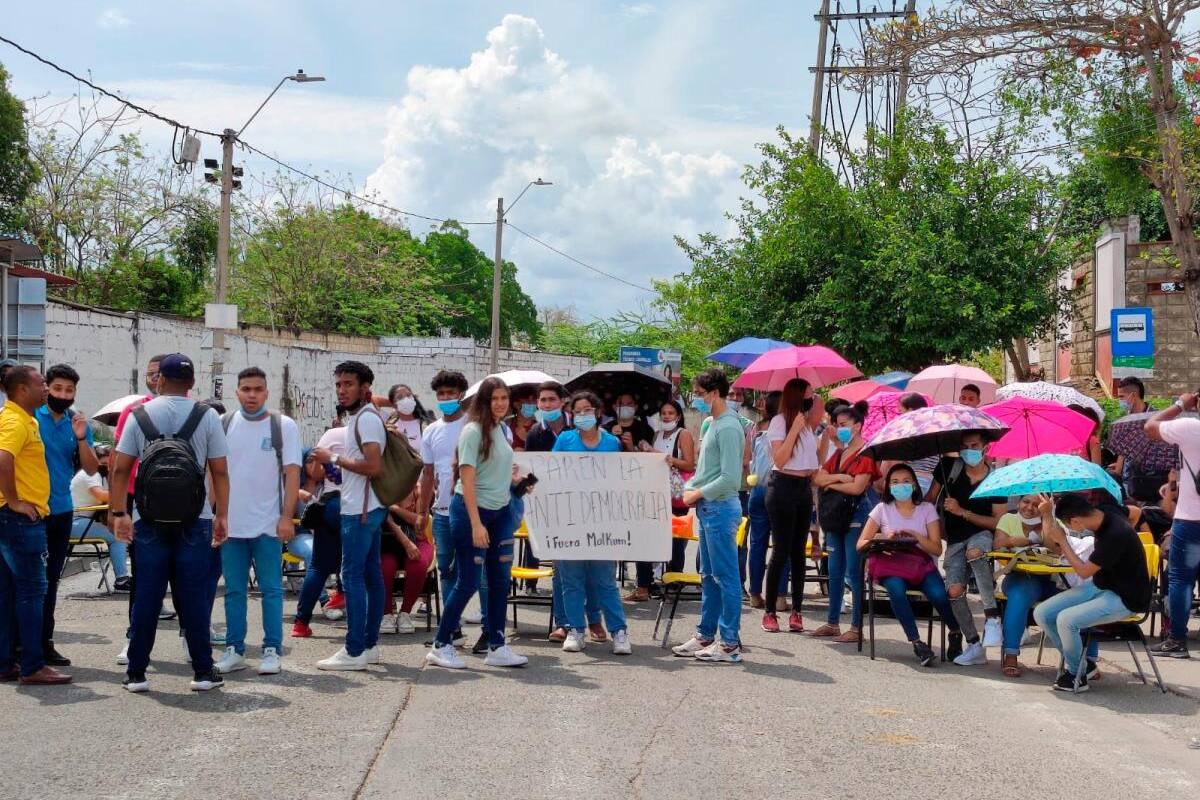 “Paren la antidemocracia”: protesta de estudiantes de la UdeC