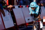 Ciclista colombiano firma con Ineos, uno de los mejores equipos de ciclismo