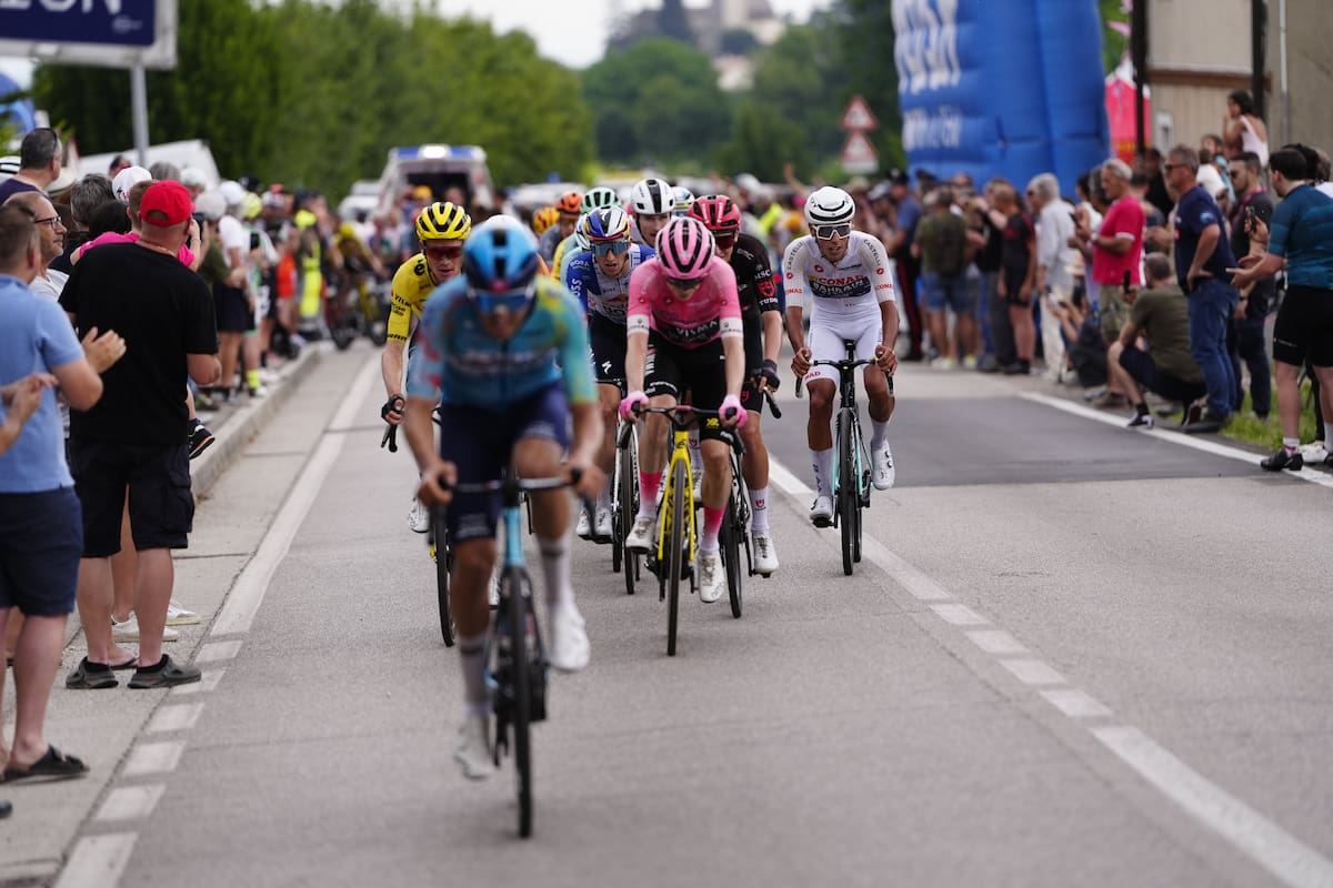 El pelotón en la etapa 18 del Giro de Italia. //Foto, AP: Fabio Ferrari/LaPresse