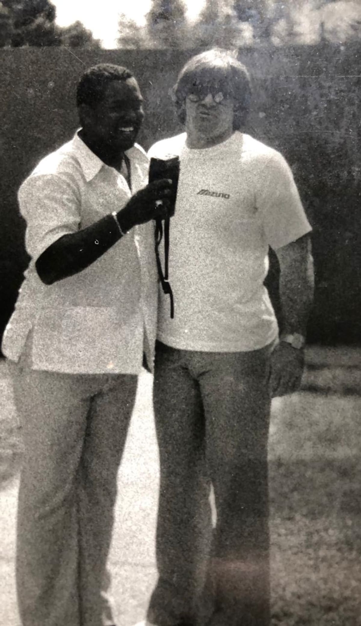 Eugenio Baena, en plena entrevista, junto a Pete Rose, en la década de los 80. //Cortesía