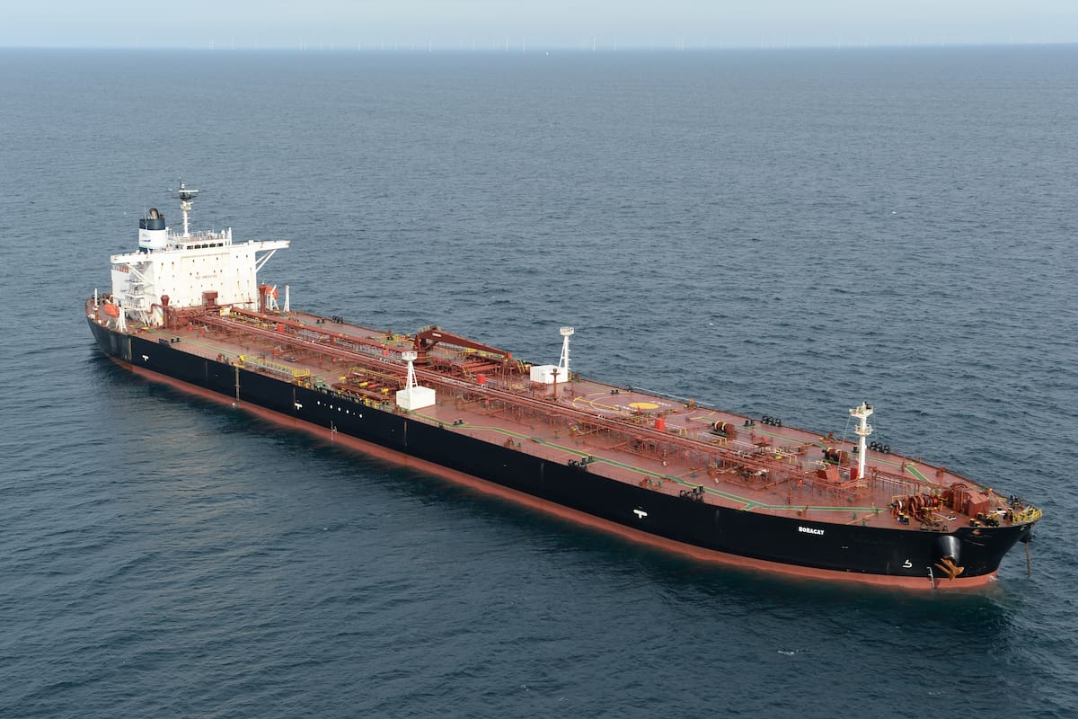 Ucrania golpea otros 21 petroleros de la flota fantasma rusa en el mar de Azov