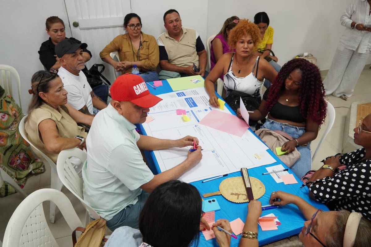 Evento de la CREG en Cartagena con usuarios del servicio de energía y líderes. // Cortesía CREG