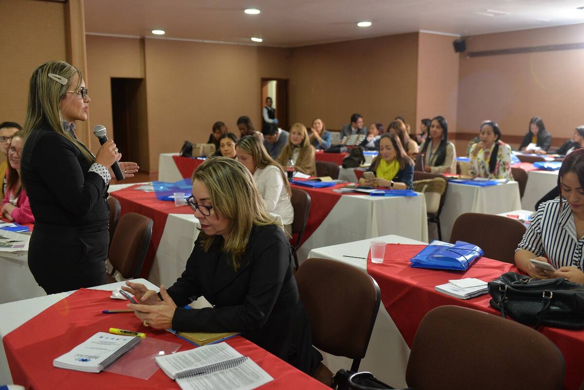 Andrea Cuellar, Ceo de Audisalud, presentando el evento ante los asistentes. // Cortesía