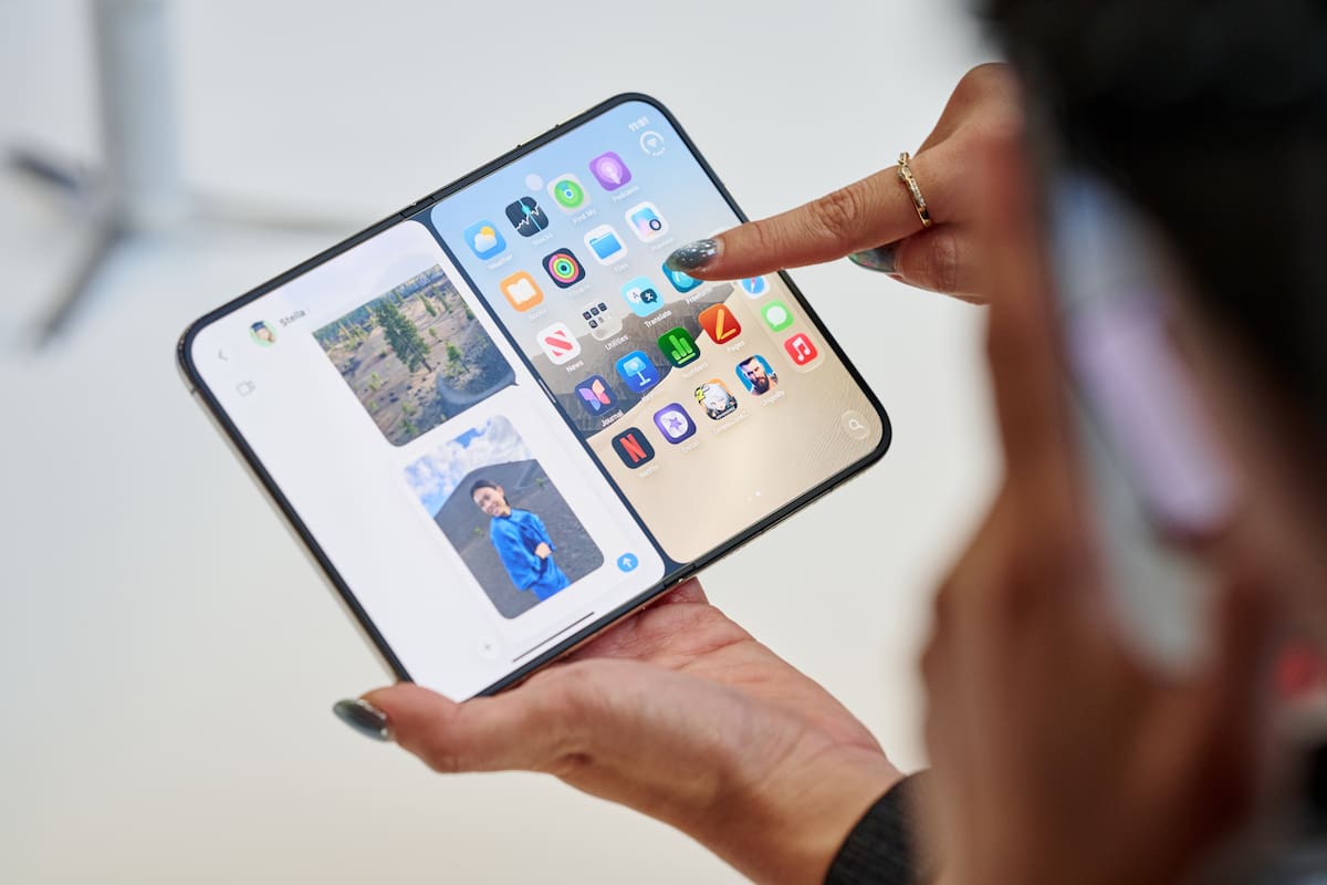 Nuevo iPhone Duo de Apple. // EFE