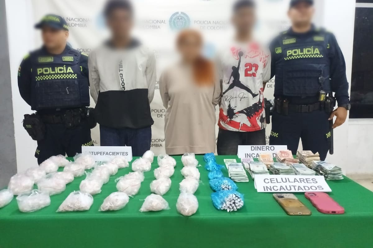 Caen tres presuntos expendedores de ‘Los Costeños’: les hallaron droga y dinero