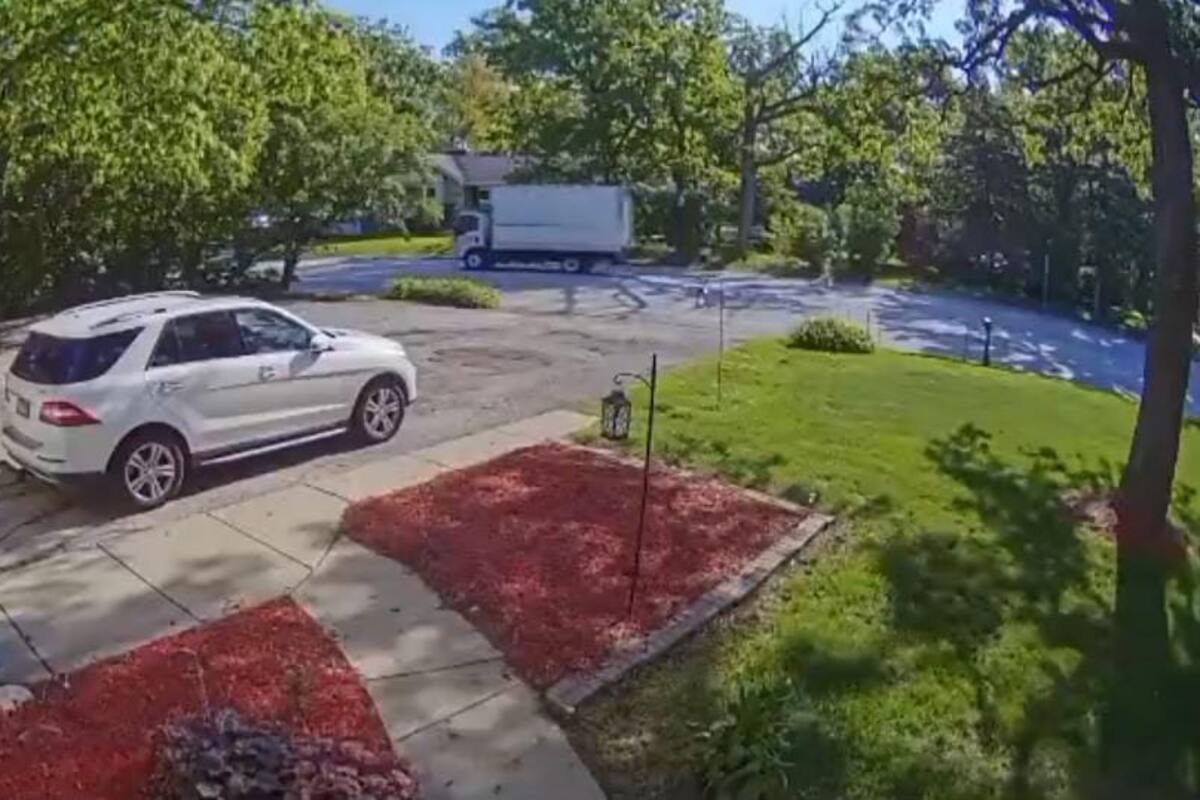 Video: La impactante explosión de un furgón, habría tenido un escape de gas