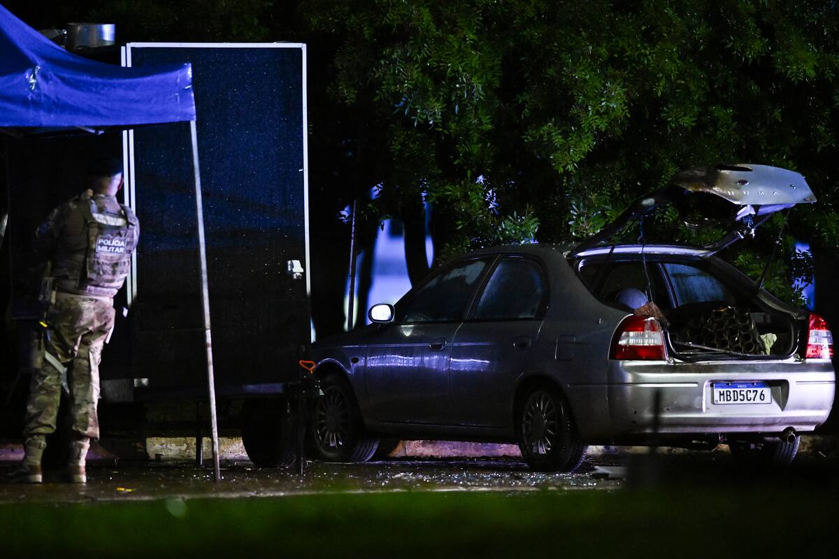 Una de las explosiones se produjo en un vehículo. // Foto: EFE