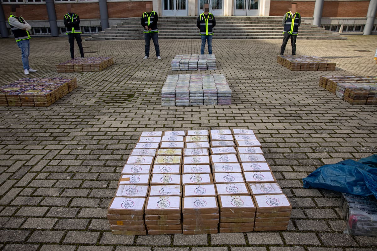 Policía ha desmantelado la base logística que prestaba servicios al tráfico internacional de cocaína y que contaba con dos naves en la Comunidad de Madrid.-EFE/ Daniel González