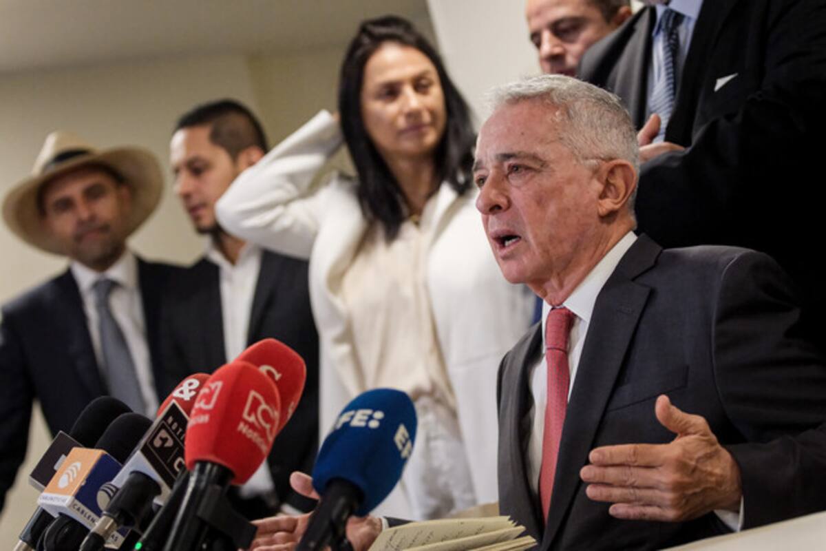 La crítica de Uribe a Petro por uso de impuestos y subsidios