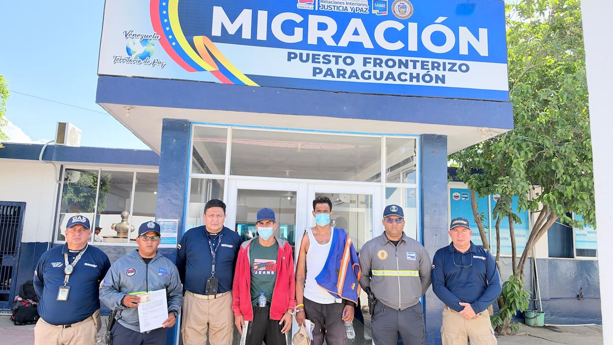 Extranjeros expulsados por Migración Colombia. // Foto: Cortesía - Migración Colombia.
